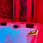 Exoria Luxury & Nocleg ze śniadaniem 4*